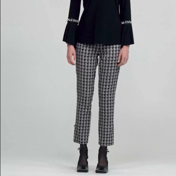 🎁🎁Vanilla and Black Dress Pants🎁🎁🤶 - Picture 4 of 10